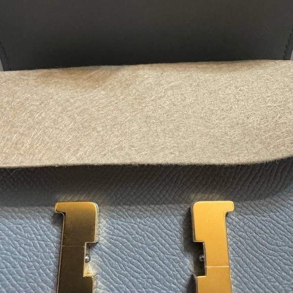 Hermes(GRIS PATINA) Constance Slim wallet/clutch/crossbody
NWT’s
NEW IN BOX
314 - Picture 3 of 10